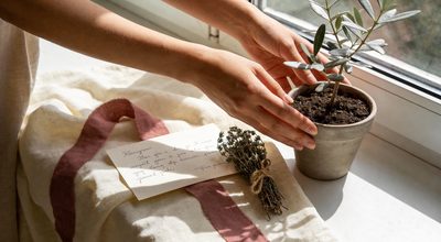 Meaningful Housewarming Gifts for a New Home